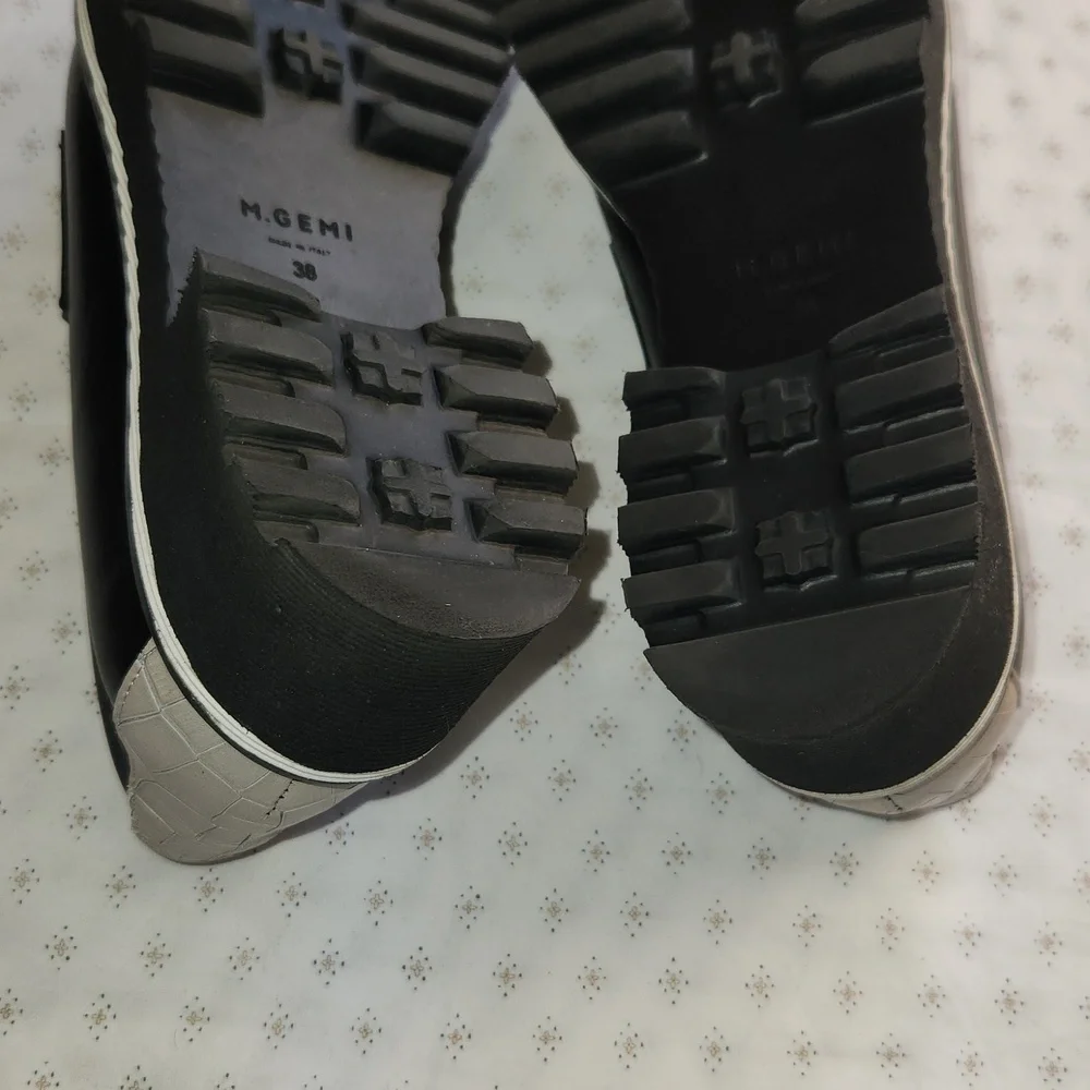 M.Gemi ELSA black/off-white croc embossed loafers sz 38/7.5
